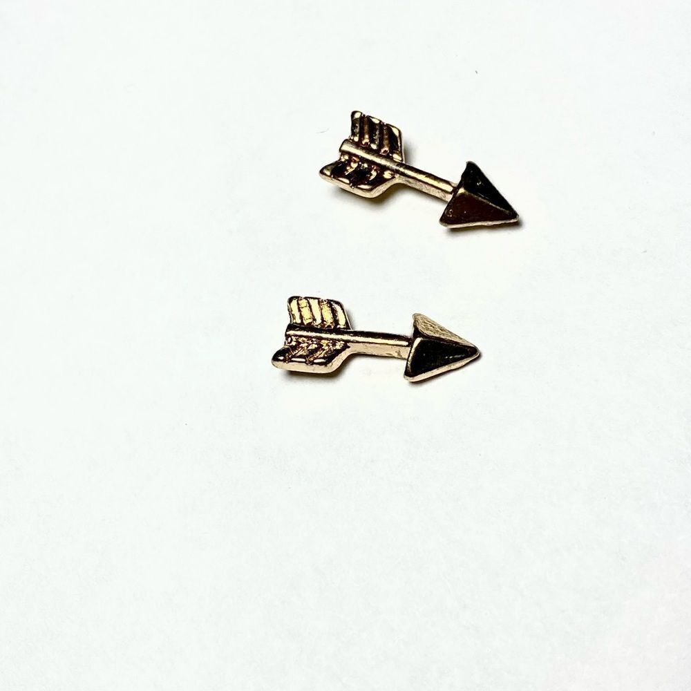 Arrow golden tone stud earrings